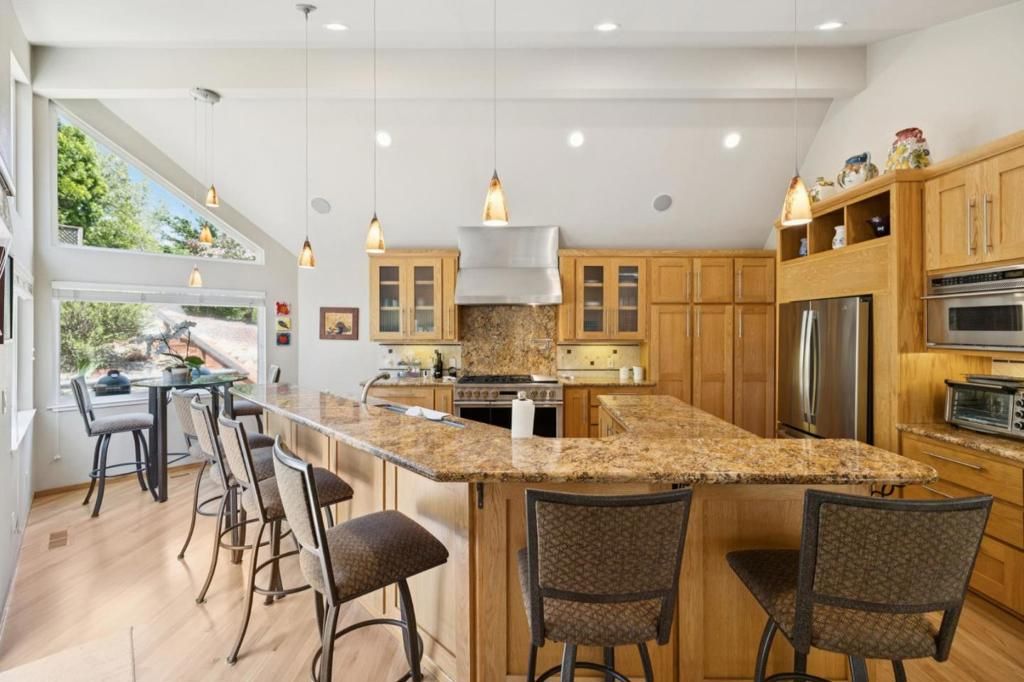 Image 16 of property listing at 23500 Sunset Drive, Los Gatos, CA 95033