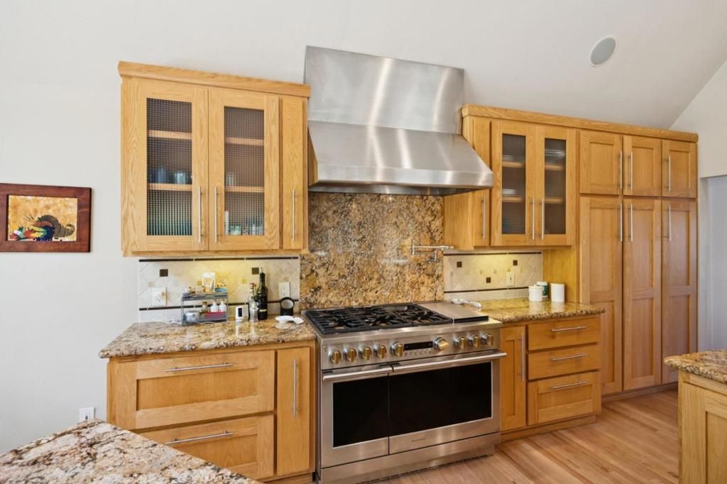 Image 17 of property listing at 23500 Sunset Drive, Los Gatos, CA 95033