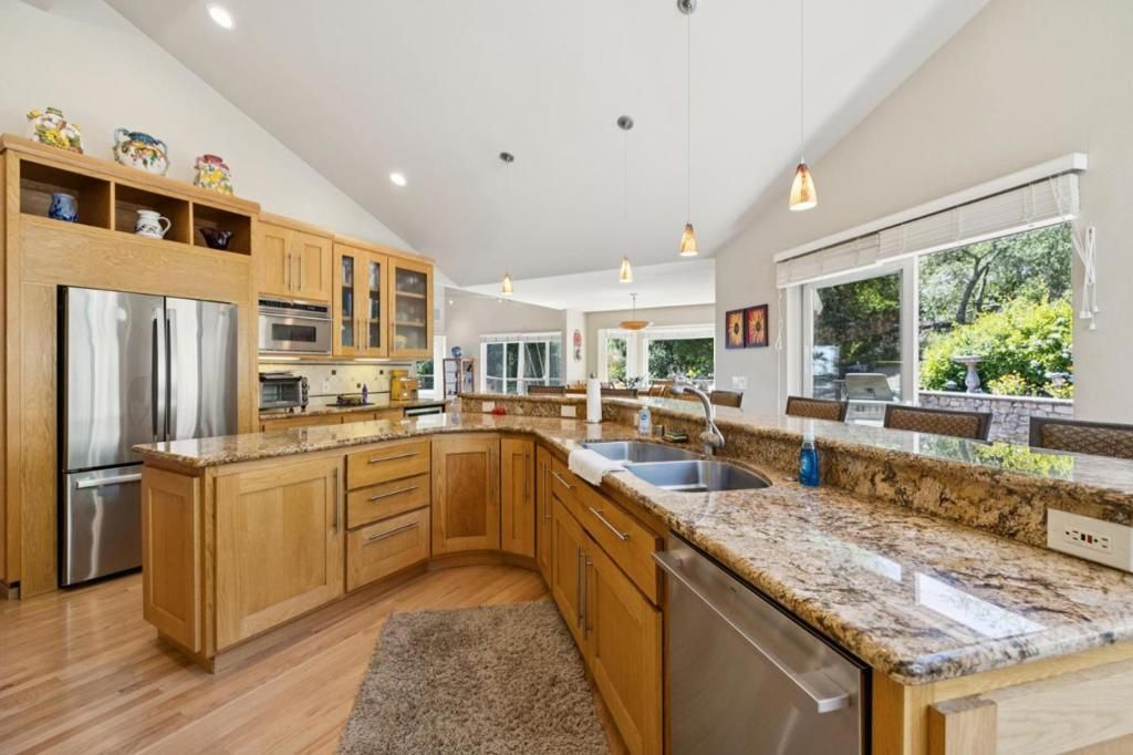 Image 18 of property listing at 23500 Sunset Drive, Los Gatos, CA 95033