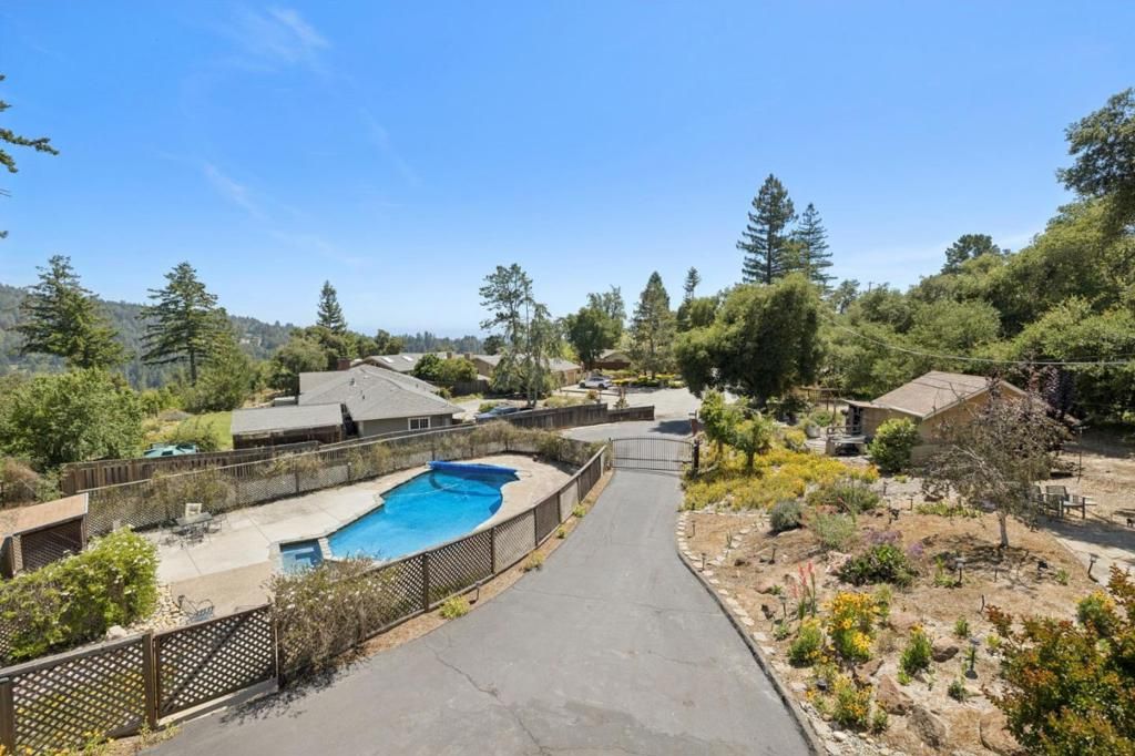 Image 31 of property listing at 23500 Sunset Drive, Los Gatos, CA 95033