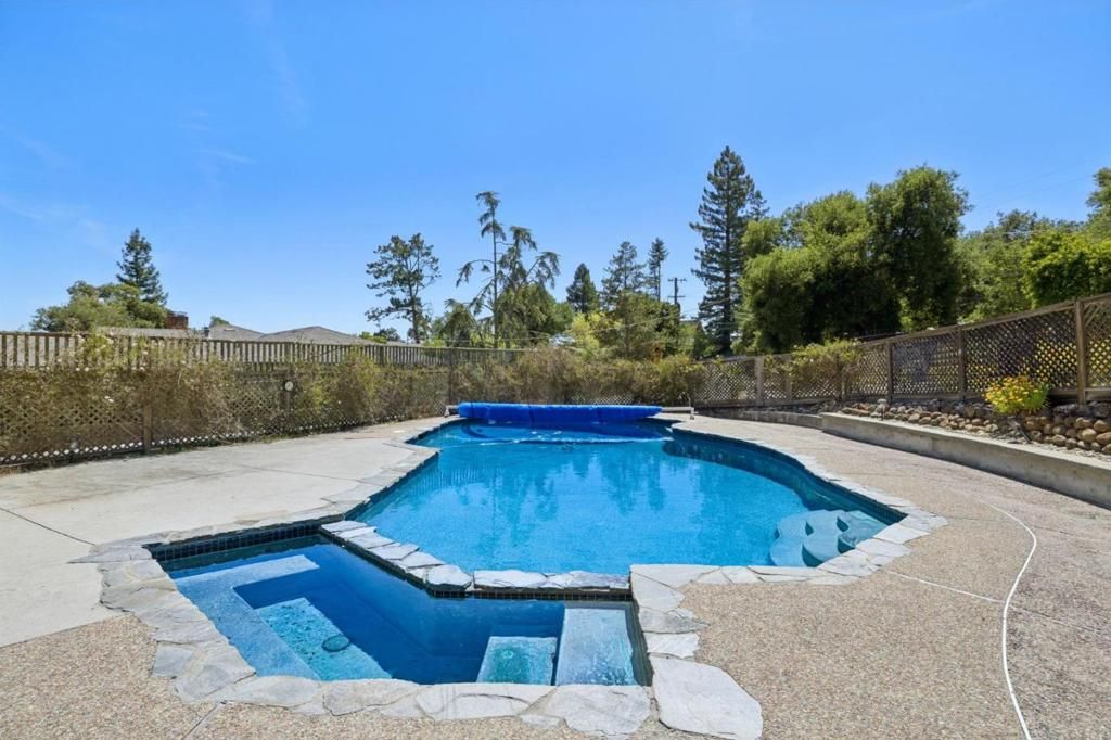 Image 32 of property listing at 23500 Sunset Drive, Los Gatos, CA 95033