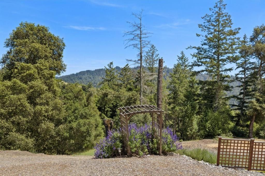 Image 33 of property listing at 23500 Sunset Drive, Los Gatos, CA 95033