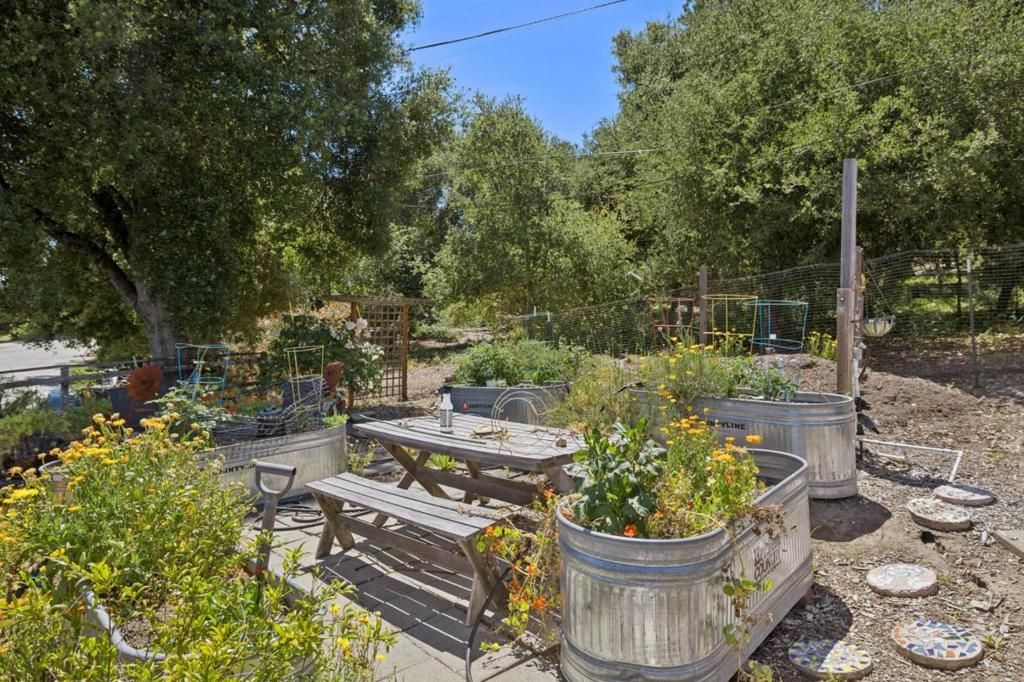 Image 34 of property listing at 23500 Sunset Drive, Los Gatos, CA 95033