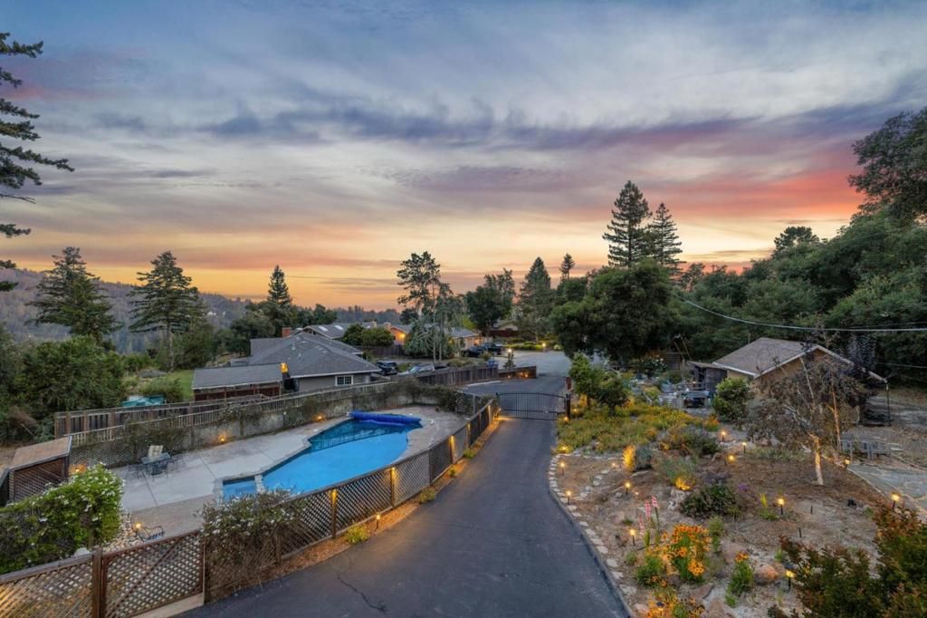 Image 6 of property listing at 23500 Sunset Drive, Los Gatos, CA 95033