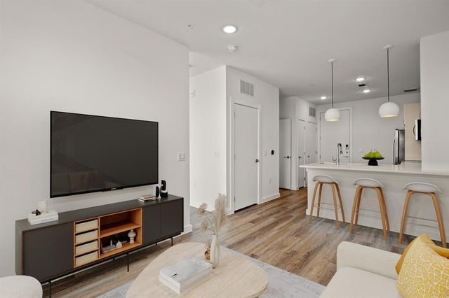 6324 N Lamar BLVD 303, Austin, TX 78752