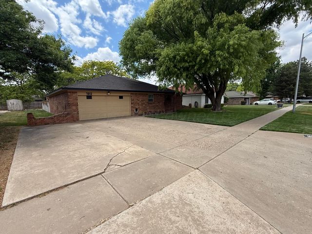 7032 WESTBURY Drive, Amarillo, TX 79109
