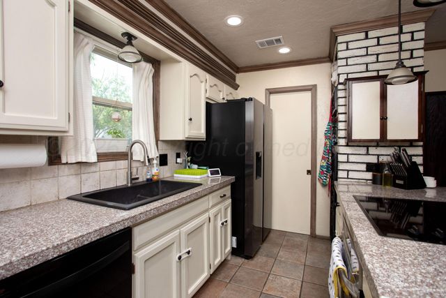 7032 WESTBURY Drive, Amarillo, TX 79109