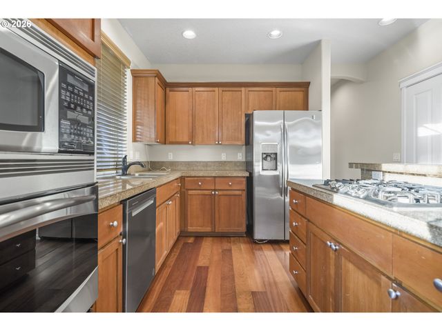490 Ne 64TH Way, Hillsboro, OR 97124