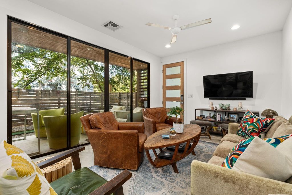 1001 Juanita ST, Austin, TX 78704