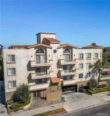 6800 Corbin Avenue 308, Reseda, CA 91335