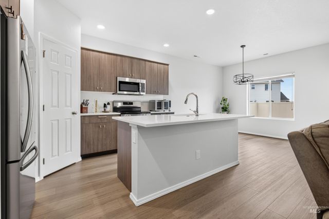 5015 Endicott Dr, Caldwell, ID 83605