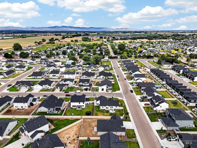 5015 Endicott Dr, Caldwell, ID 83605