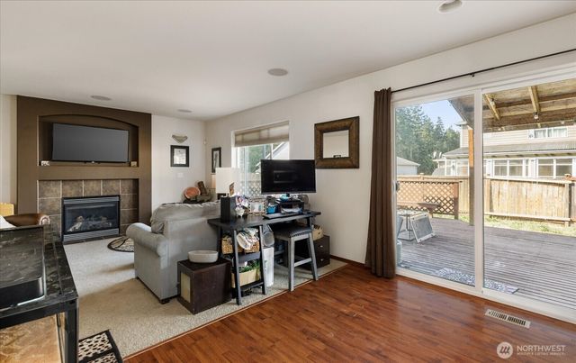 2375 SW Navigator Loop, Oak Harbor, WA 98277