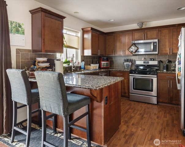 2375 SW Navigator Loop, Oak Harbor, WA 98277