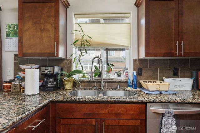 2375 SW Navigator Loop, Oak Harbor, WA 98277