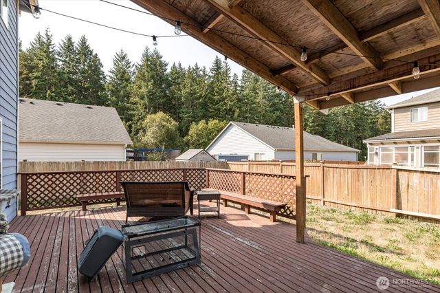 2375 SW Navigator Loop, Oak Harbor, WA 98277