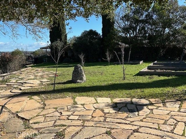 215 Hilltop, Paso Robles, CA 93446