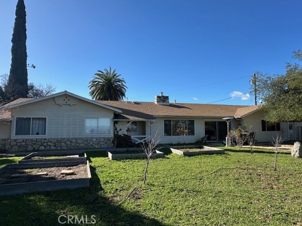 215 Hilltop, Paso Robles, CA 93446