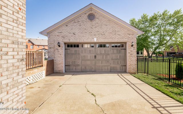10720 Bardstown Woods Blvd, Louisville, KY 40291