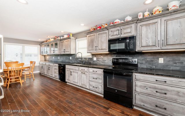 10720 Bardstown Woods Blvd, Louisville, KY 40291