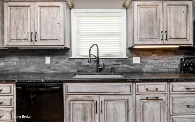 10720 Bardstown Woods Blvd, Louisville, KY 40291