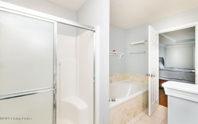 10720 Bardstown Woods Blvd, Louisville, KY 40291