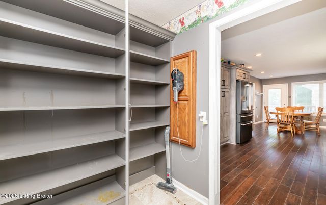 10720 Bardstown Woods Blvd, Louisville, KY 40291