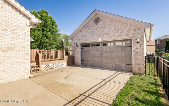 10720 Bardstown Woods Blvd, Louisville, KY 40291