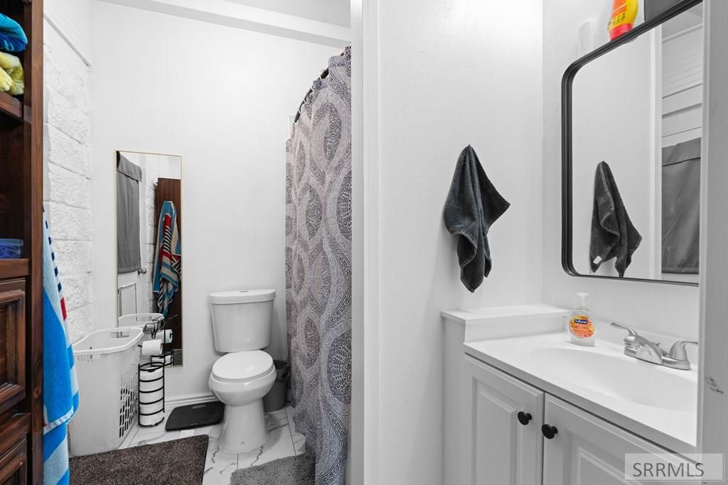 Image 10 of property listing at 1255 N 1100 E, Shelley, ID 83274