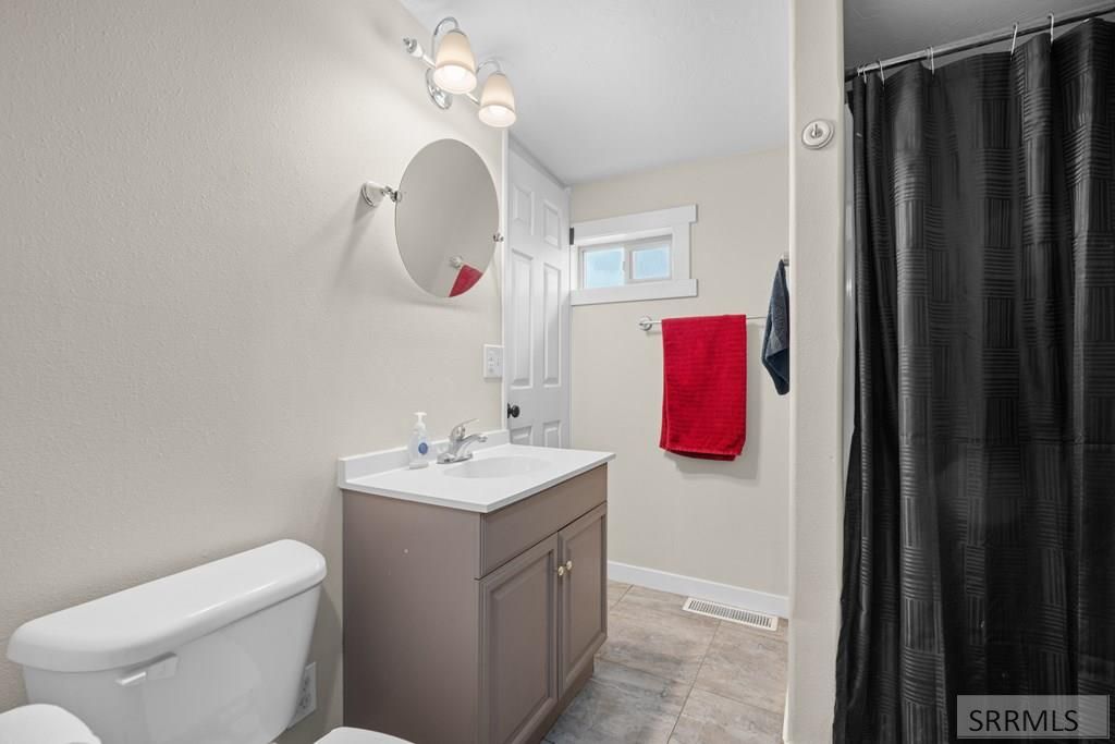 Image 20 of property listing at 1255 N 1100 E, Shelley, ID 83274