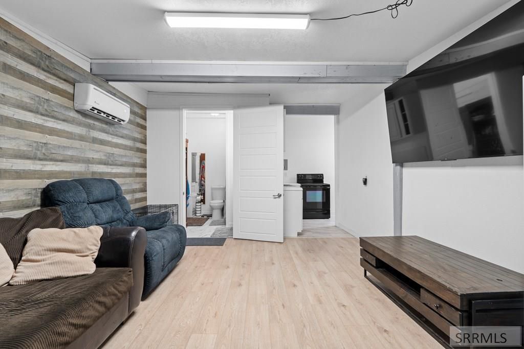 Image 4 of property listing at 1255 N 1100 E, Shelley, ID 83274