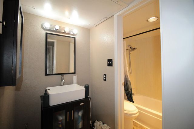 10912 Gulf Freeway 22, Houston, TX 77034