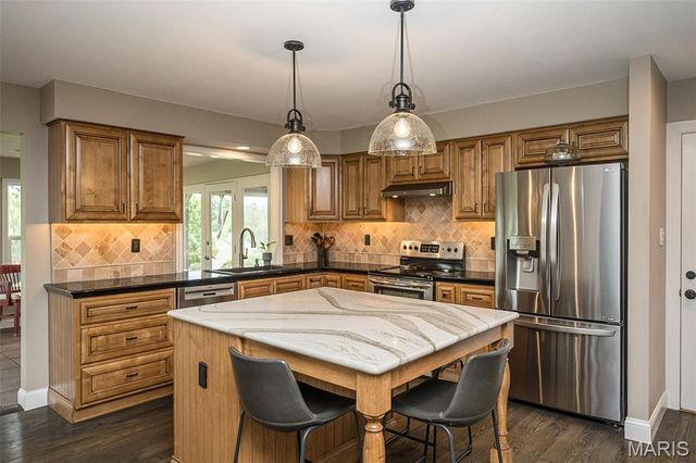 308 Willowpointe Drive, St Charles, MO 63304