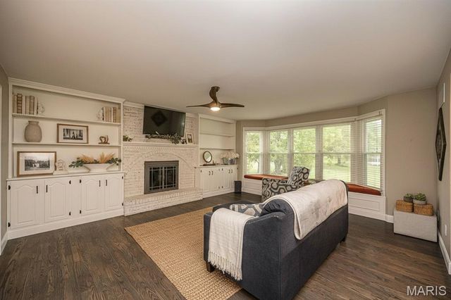 308 Willowpointe Drive, St Charles, MO 63304