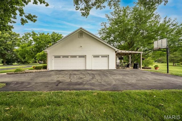 308 Willowpointe Drive, St Charles, MO 63304