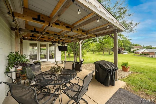 308 Willowpointe Drive, St Charles, MO 63304
