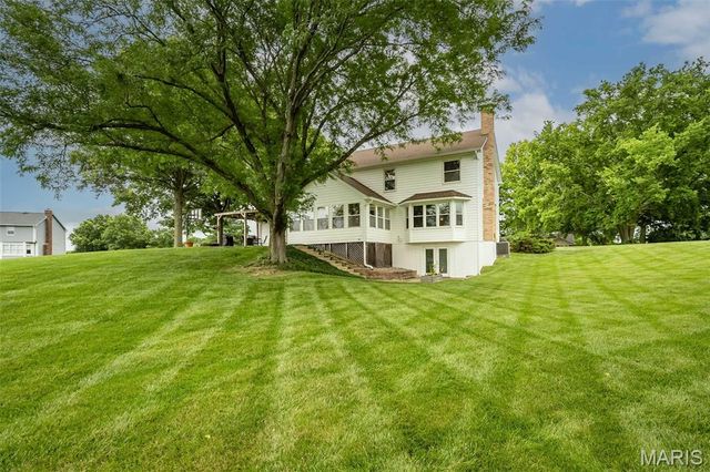 308 Willowpointe Drive, St Charles, MO 63304