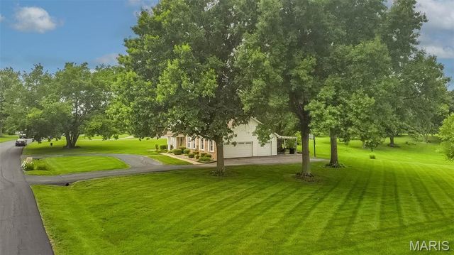 308 Willowpointe Drive, St Charles, MO 63304
