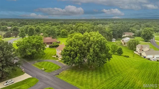 308 Willowpointe Drive, St Charles, MO 63304
