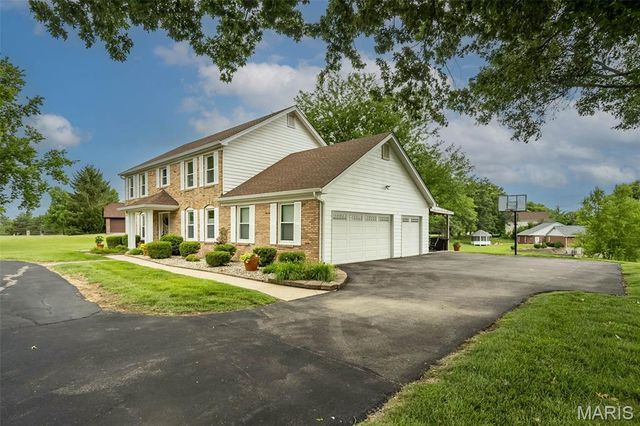 308 Willowpointe Drive, St Charles, MO 63304