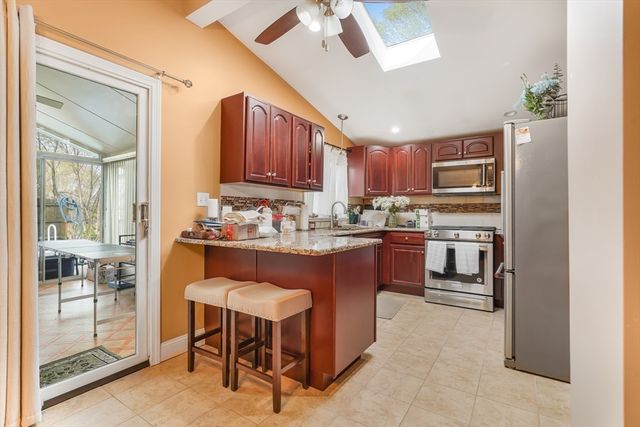 96 Star St, Fall River, MA 02724