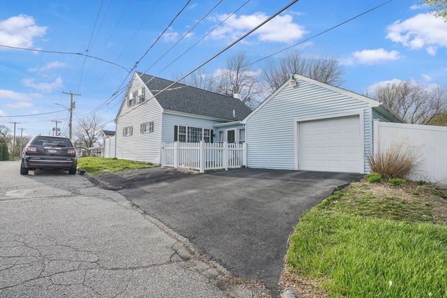 96 Star St, Fall River, MA 02724