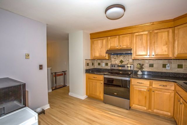 285 Ellendale Circle, Springfield, MA 01128