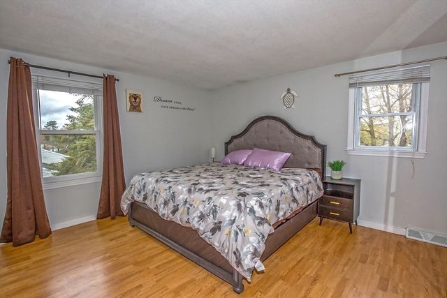 285 Ellendale Circle, Springfield, MA 01128