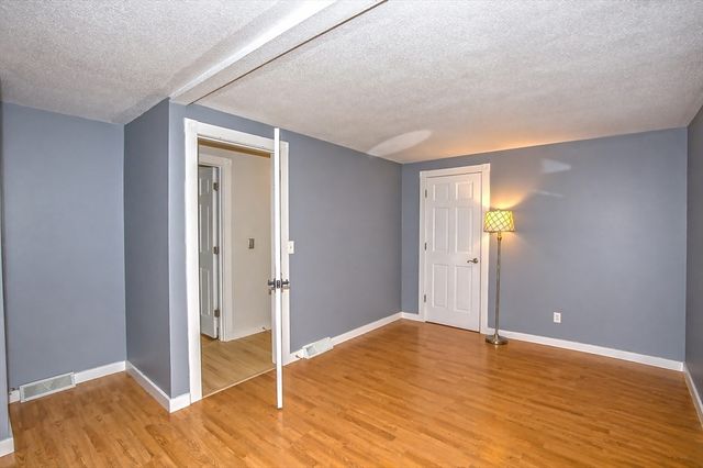 285 Ellendale Circle, Springfield, MA 01128
