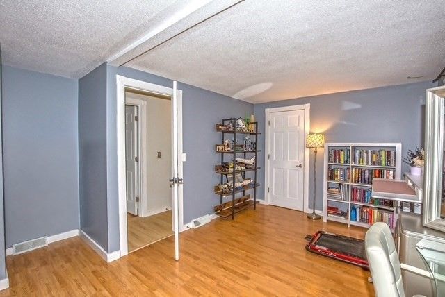 285 Ellendale Circle, Springfield, MA 01128