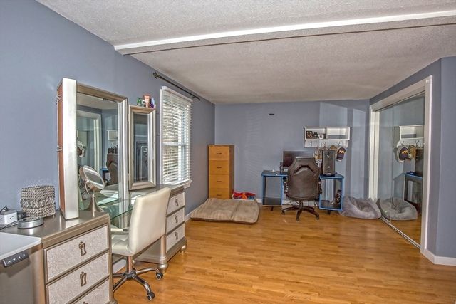 285 Ellendale Circle, Springfield, MA 01128