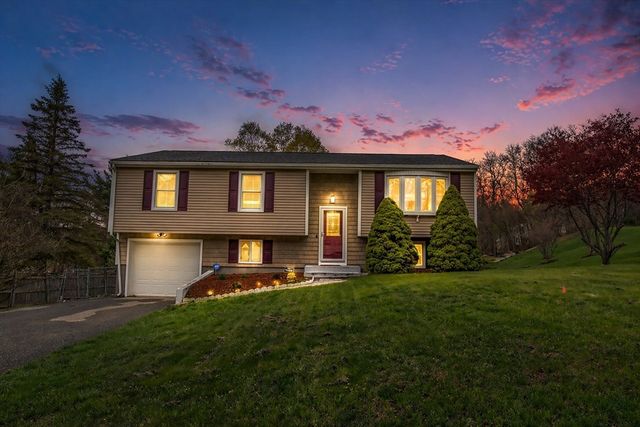 285 Ellendale Circle, Springfield, MA 01128