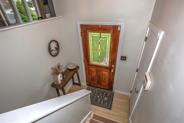 285 Ellendale Circle, Springfield, MA 01128