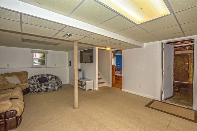 285 Ellendale Circle, Springfield, MA 01128